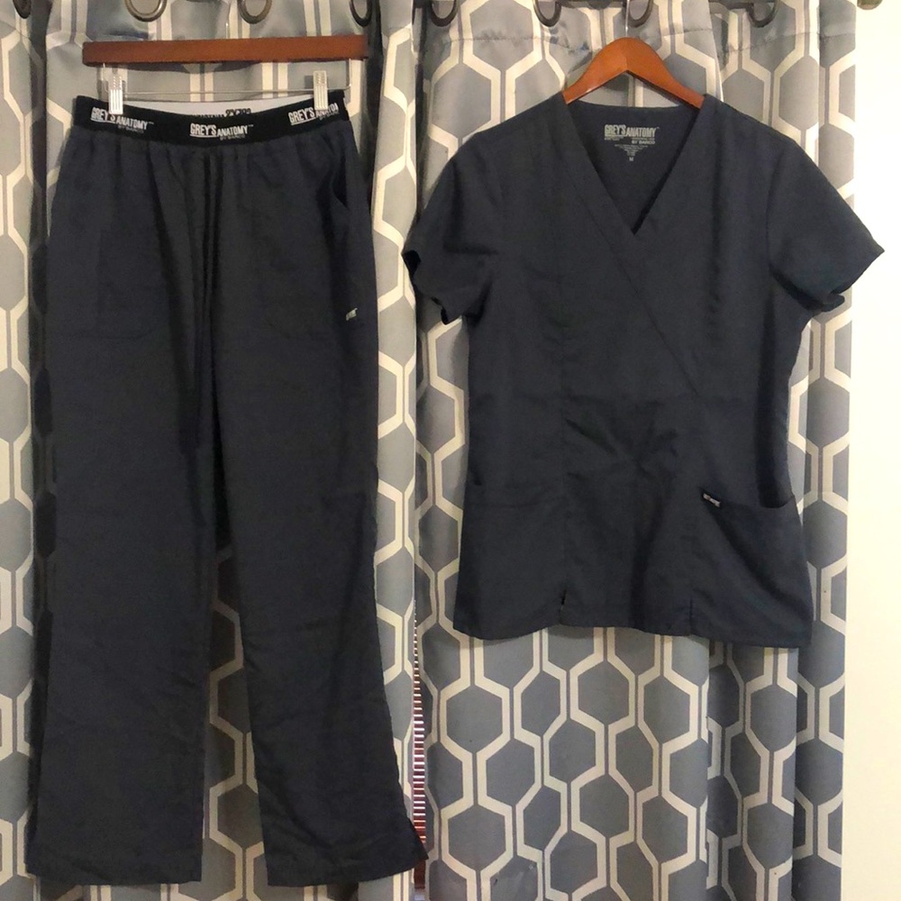 Greys anatomy scrub set. Great condition. No flaws. From a clean home.